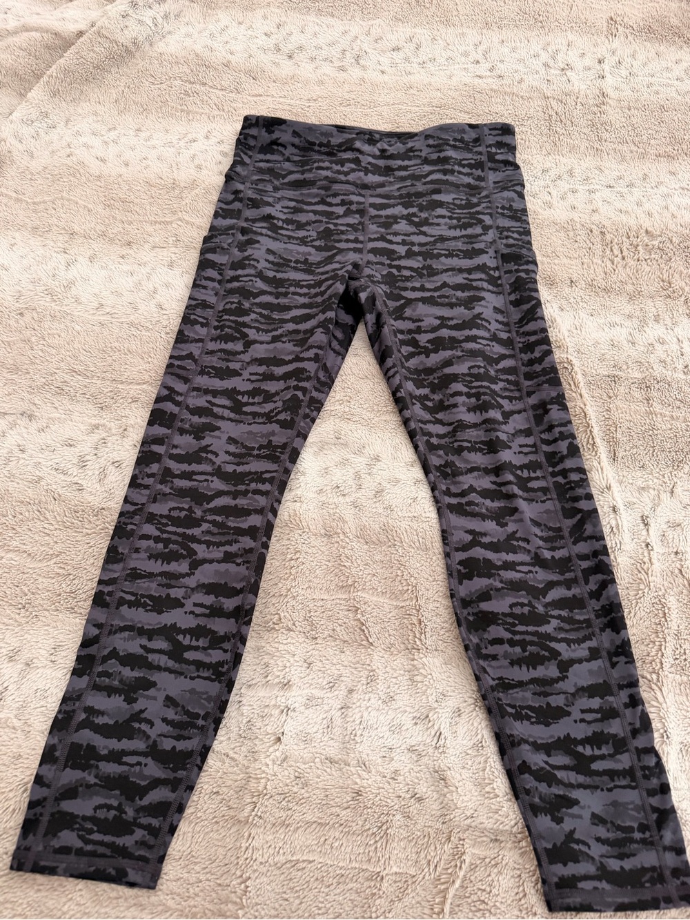 Fabletics Therma-Flex High-Waisted Pocket Leggings - Large